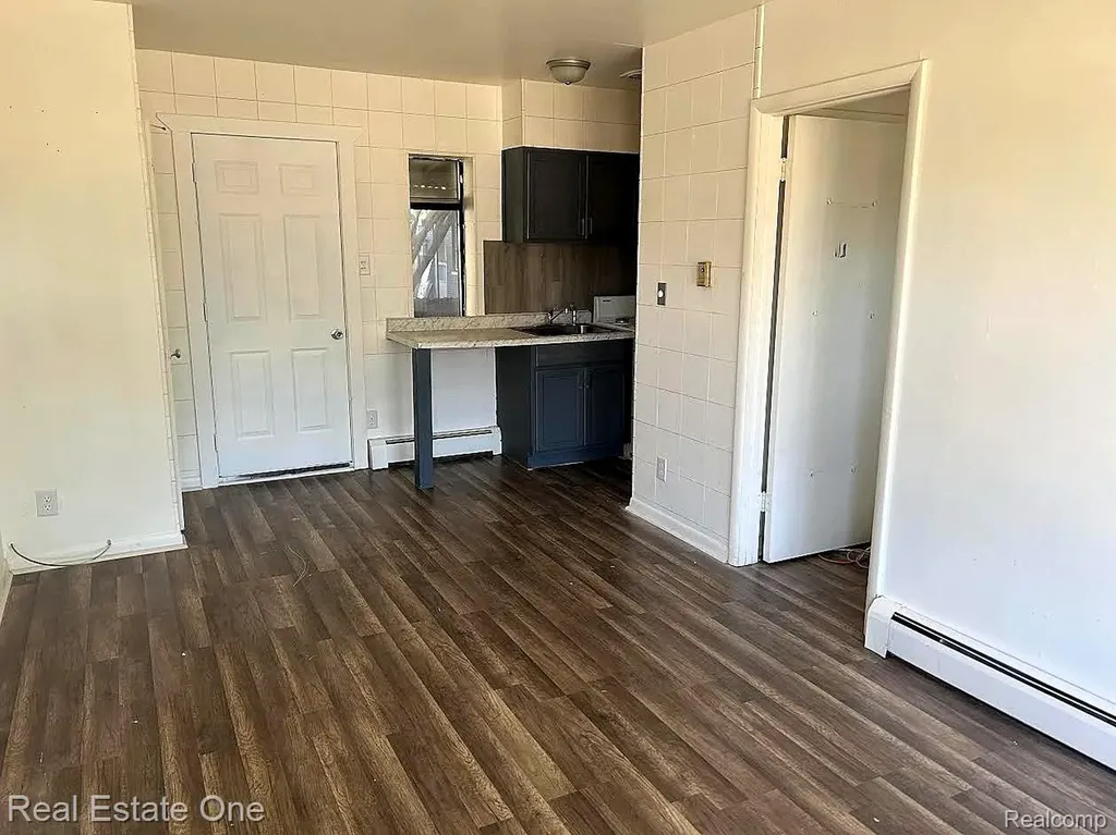 162 Burke Street River Rouge City MI 48218