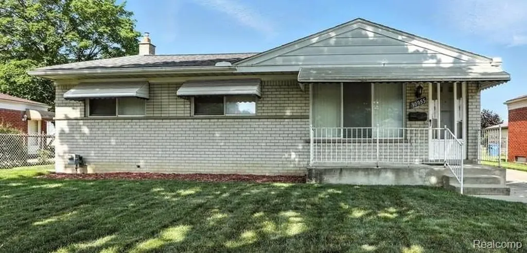30955 Iroquois Drive Warren City MI 48088