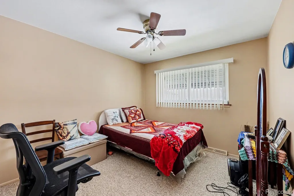 30955 Iroquois Drive Warren City MI 48088