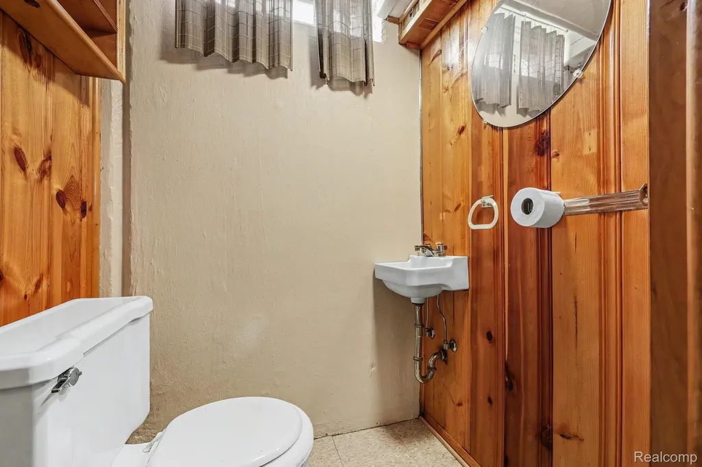 30955 Iroquois Drive Warren City MI 48088