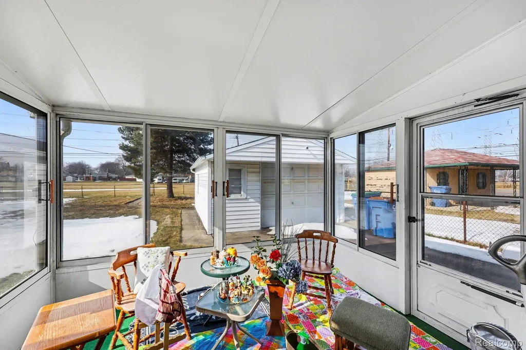 30955 Iroquois Drive Warren City MI 48088
