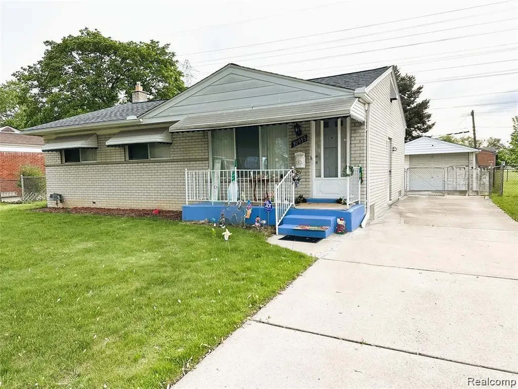 30955 Iroquois Drive Warren City MI 48088