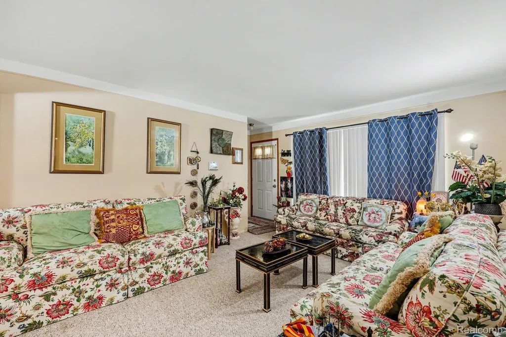30955 Iroquois Drive Warren City MI 48088