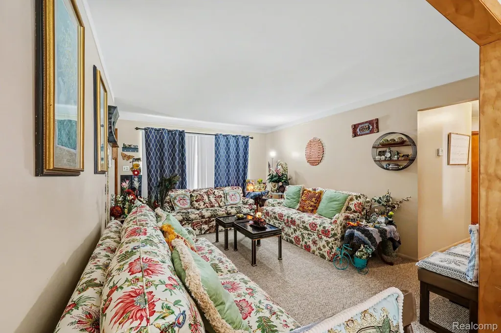 30955 Iroquois Drive Warren City MI 48088