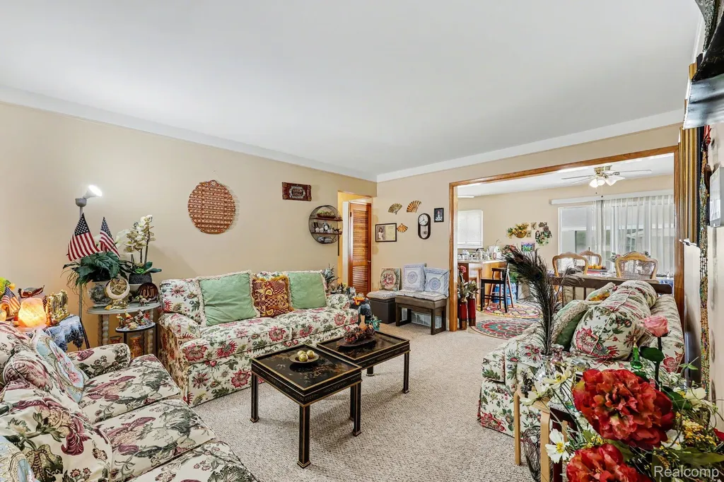 30955 Iroquois Drive Warren City MI 48088