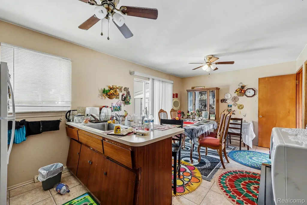 30955 Iroquois Drive Warren City MI 48088