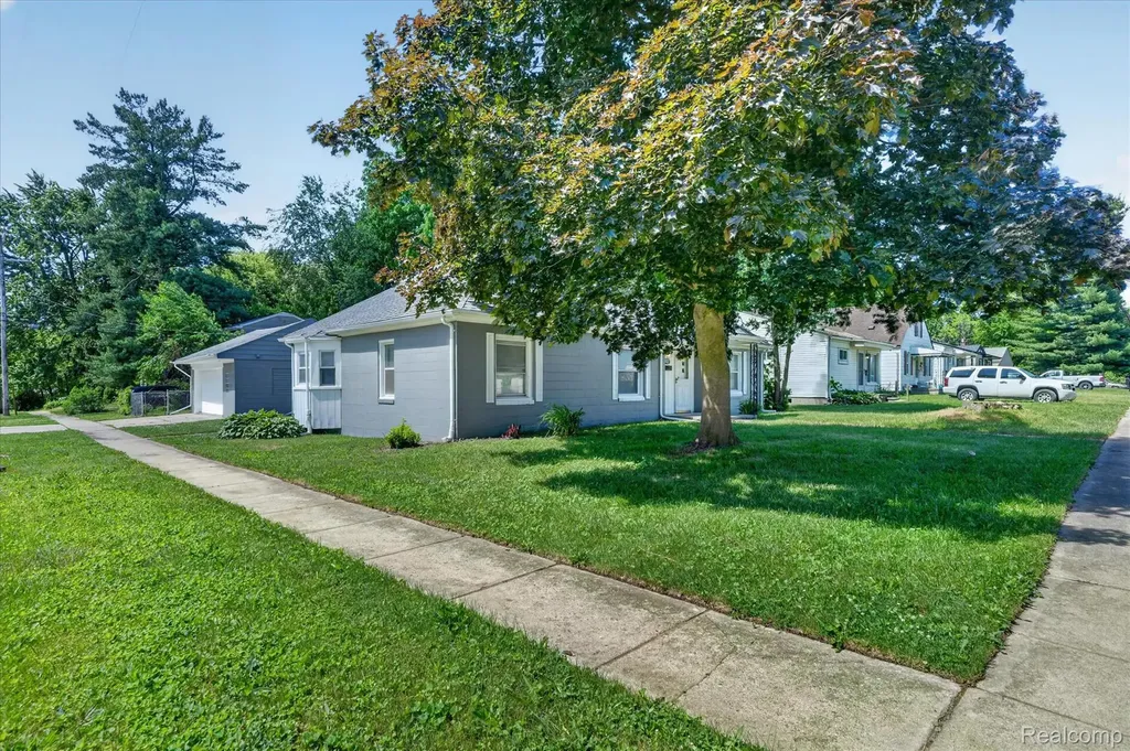 24827 Puritan Redford Charter Township MI 48239
