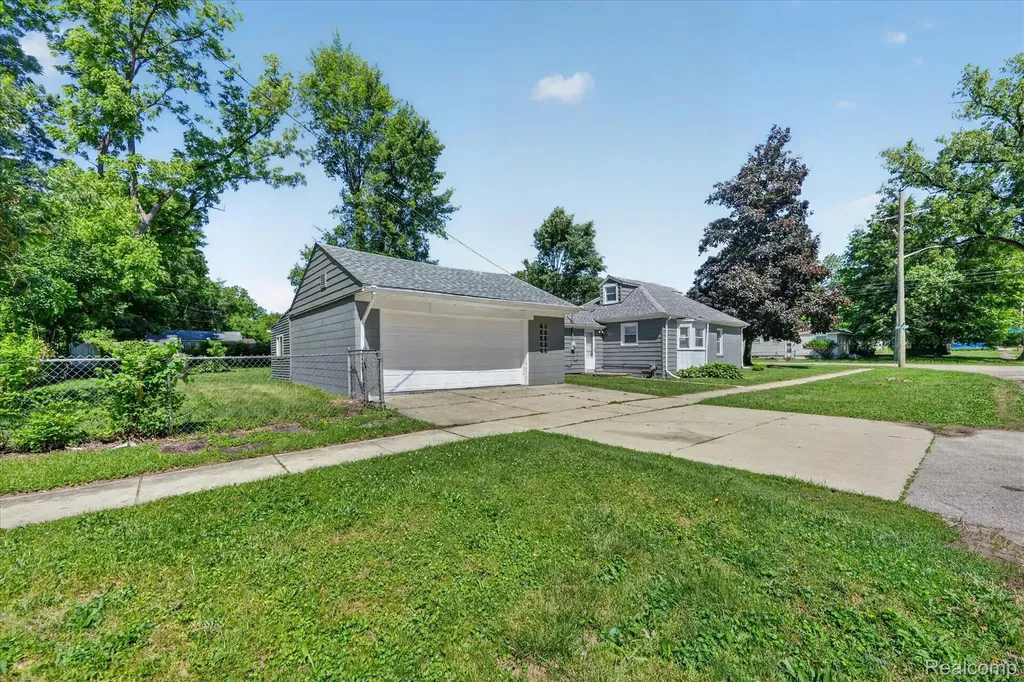 24827 Puritan Redford Charter Township MI 48239