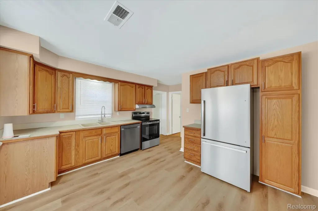 24827 Puritan Redford Charter Township MI 48239