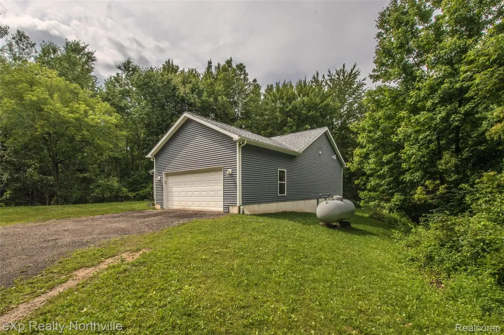1765 Parker Road Holly Township MI 48442