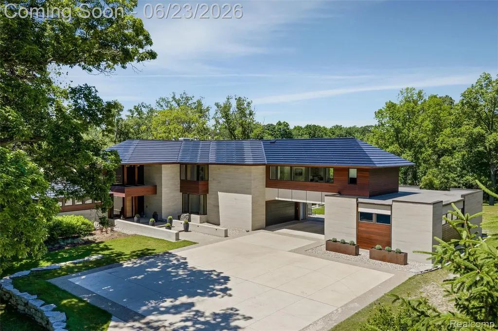 2700 Squirrel Road Bloomfield Hills City MI 48304