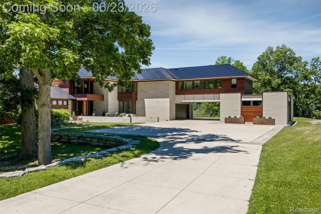 2700 Squirrel Road Bloomfield Hills City MI 48304