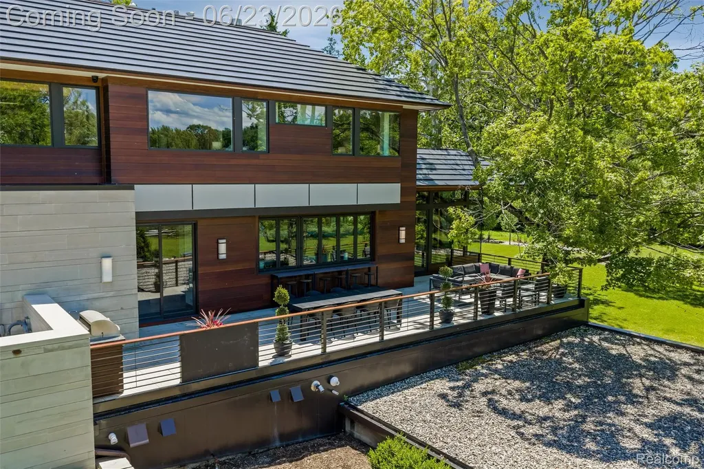 2700 Squirrel Road Bloomfield Hills City MI 48304