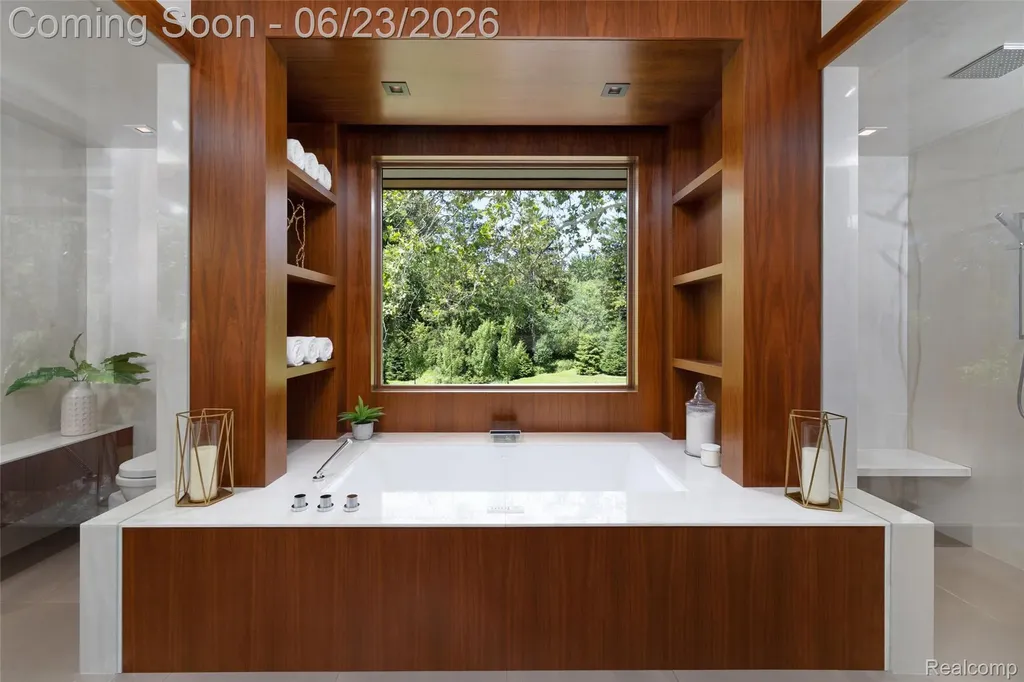 2700 Squirrel Road Bloomfield Hills City MI 48304