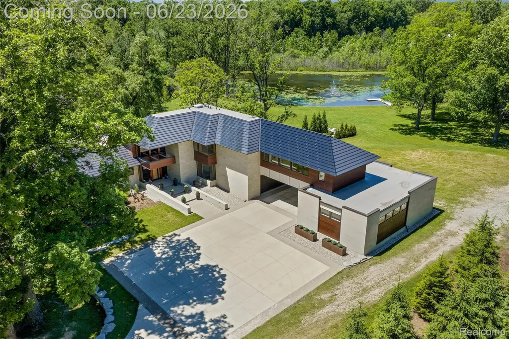 2700 Squirrel Road Bloomfield Hills City MI 48304