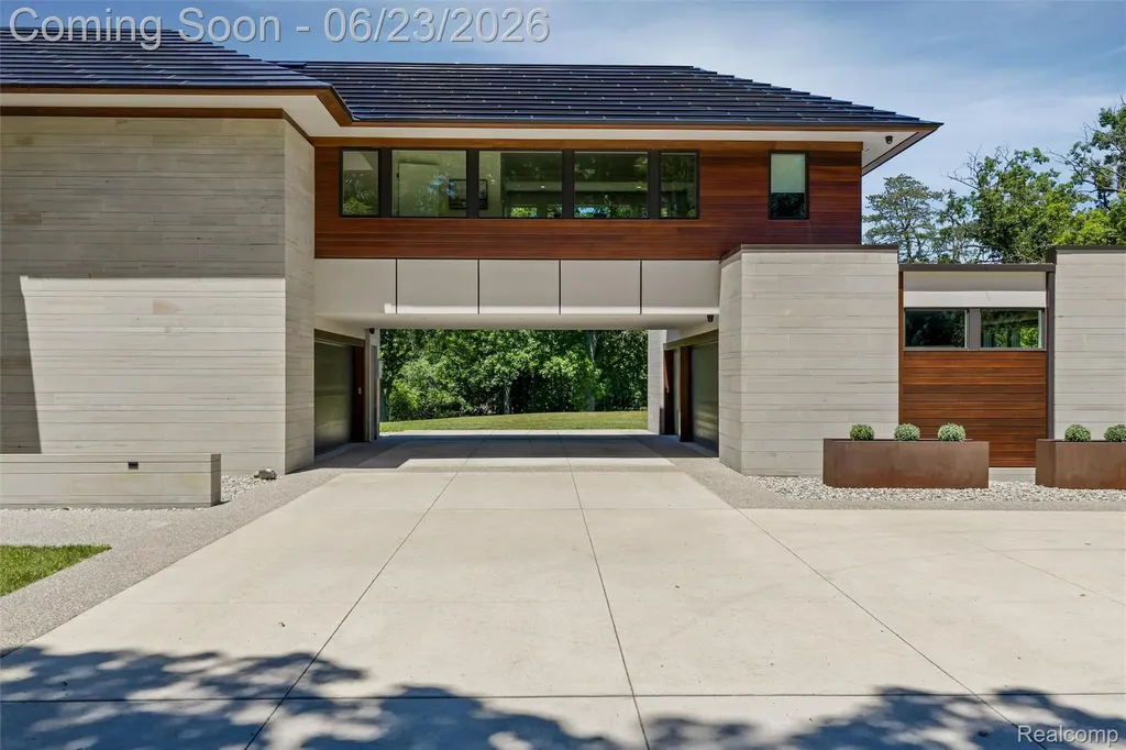 2700 Squirrel Road Bloomfield Hills City MI 48304
