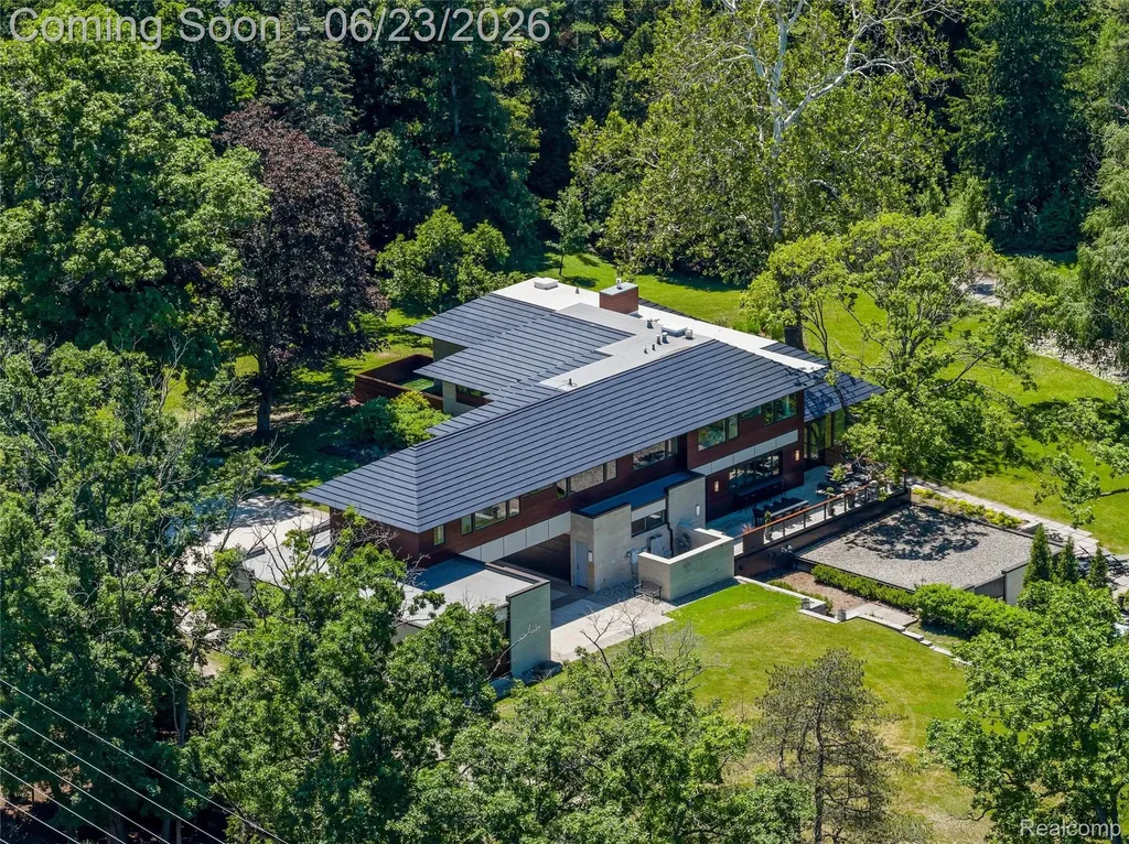 2700 Squirrel Road Bloomfield Hills City MI 48304