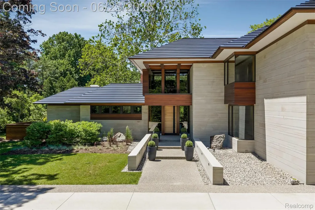 2700 Squirrel Road Bloomfield Hills City MI 48304