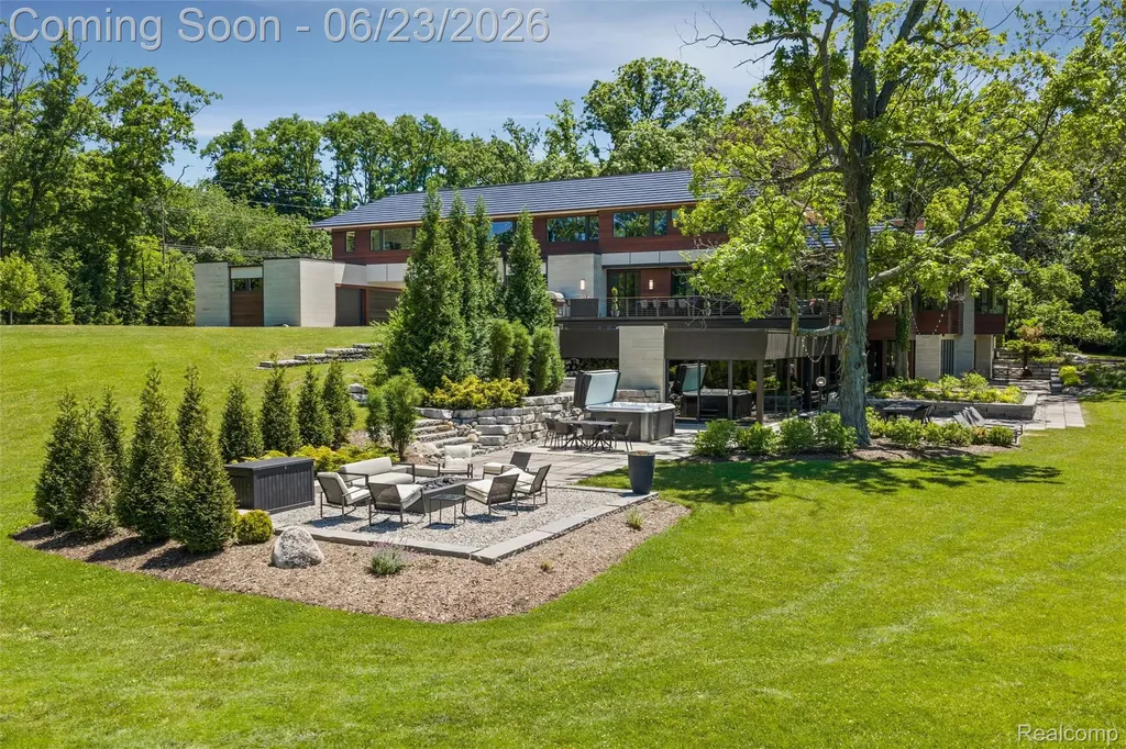 2700 Squirrel Road Bloomfield Hills City MI 48304
