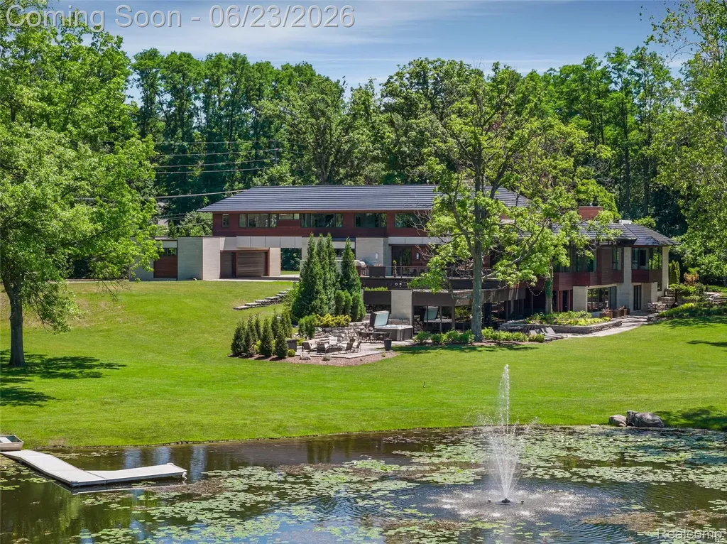 2700 Squirrel Road Bloomfield Hills City MI 48304