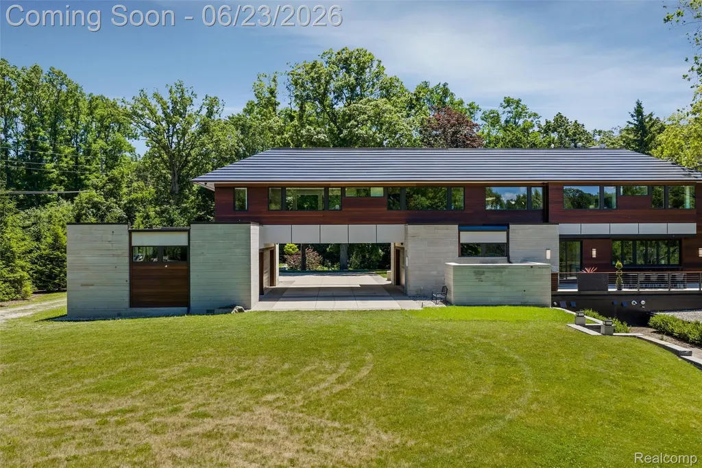 2700 Squirrel Road Bloomfield Hills City MI 48304
