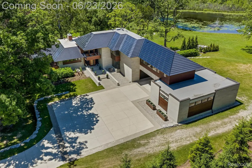 2700 Squirrel Road Bloomfield Hills City MI 48304