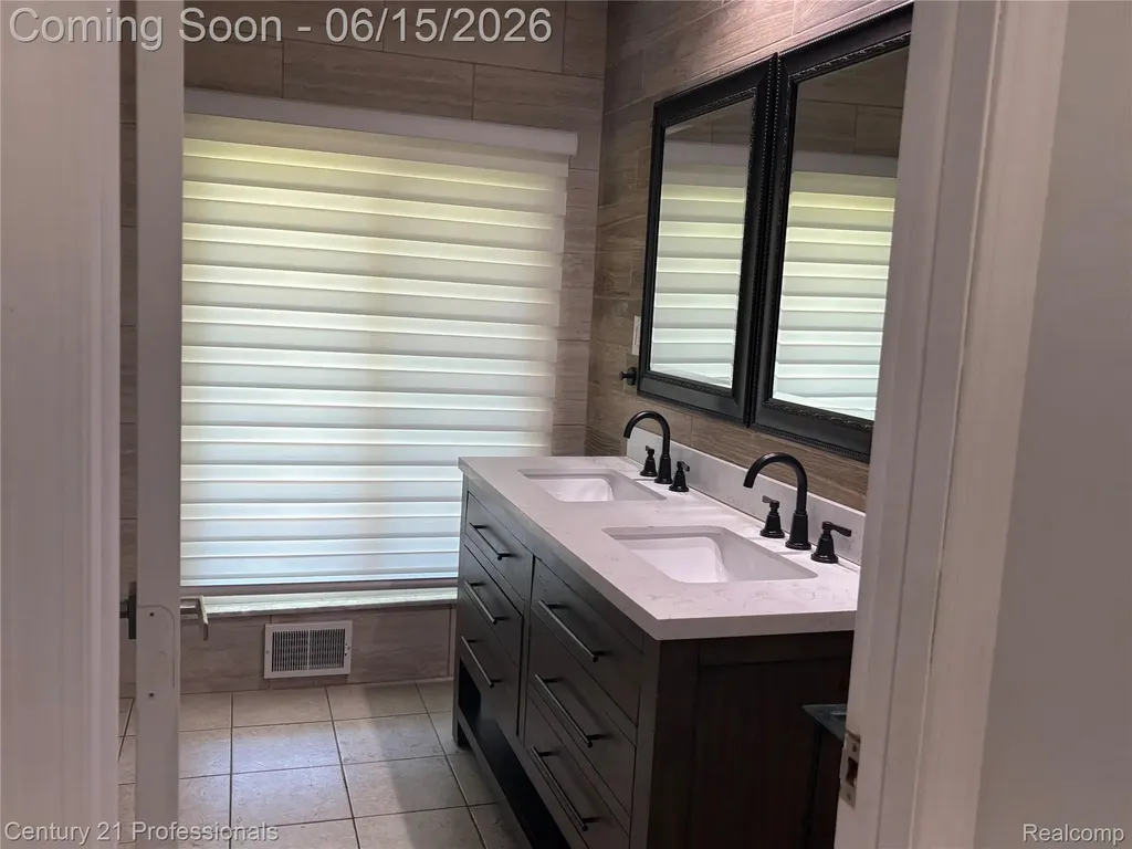 39548 Pinebrook Drive Sterling Heights City MI 48310