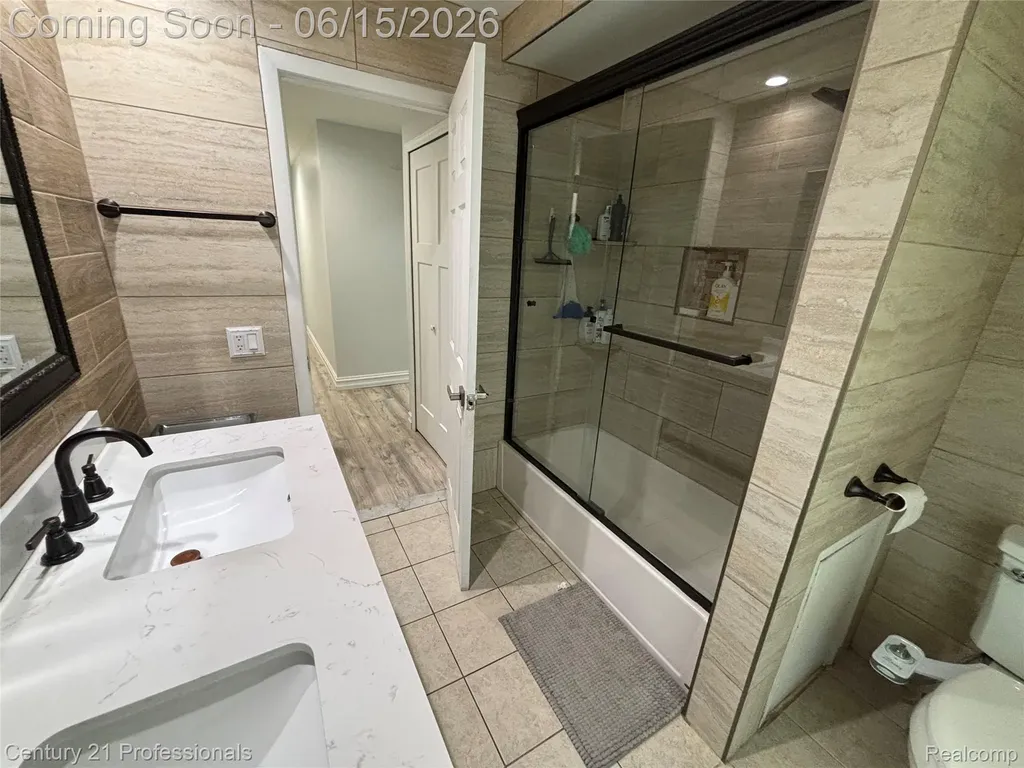 39548 Pinebrook Drive Sterling Heights City MI 48310