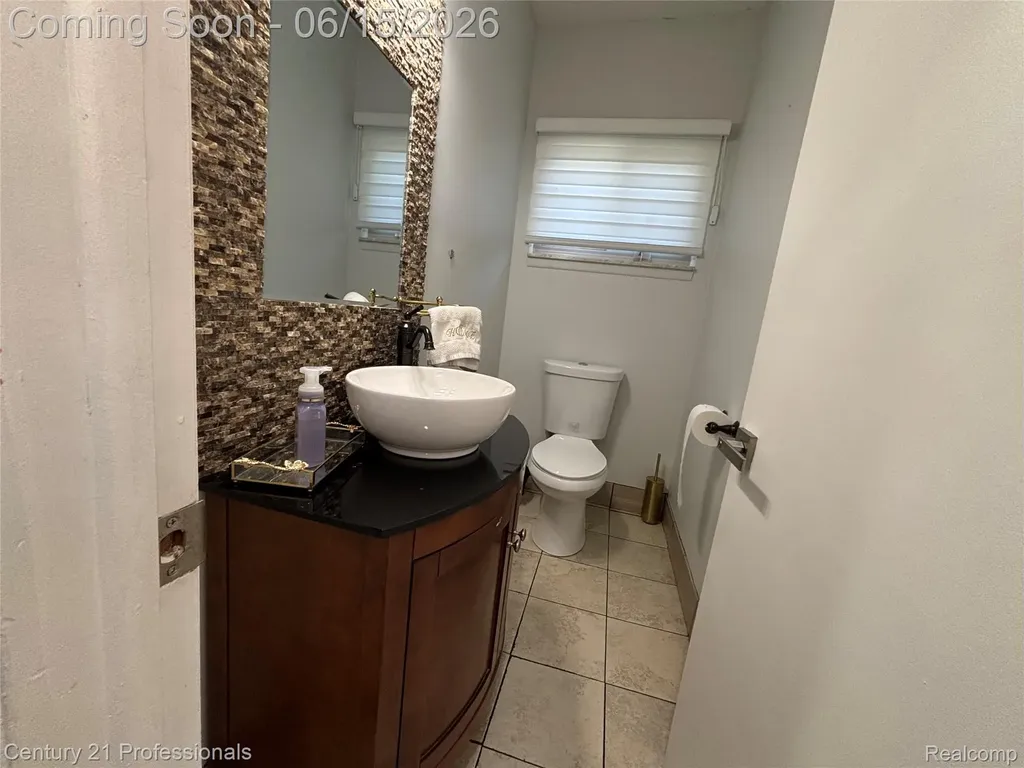 39548 Pinebrook Drive Sterling Heights City MI 48310