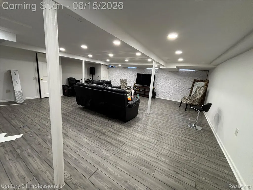 39548 Pinebrook Drive Sterling Heights City MI 48310