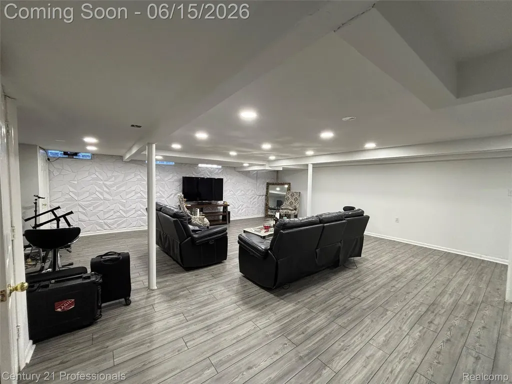 39548 Pinebrook Drive Sterling Heights City MI 48310