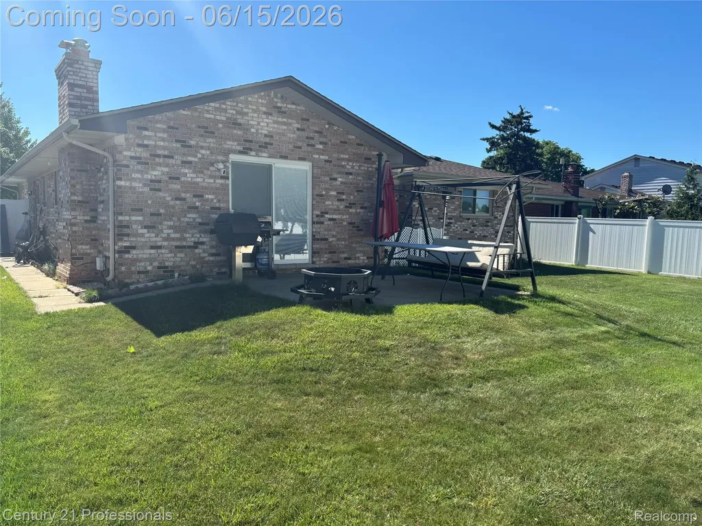 39548 Pinebrook Drive Sterling Heights City MI 48310