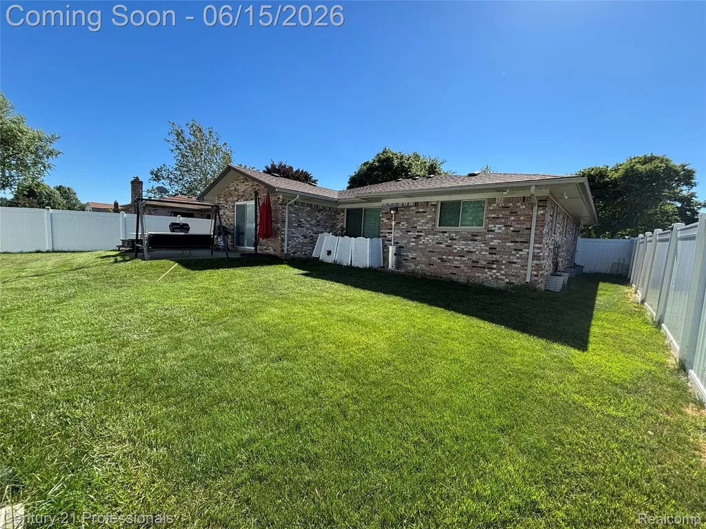 39548 Pinebrook Drive Sterling Heights City MI 48310
