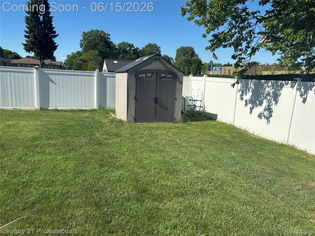 39548 Pinebrook Drive Sterling Heights City MI 48310