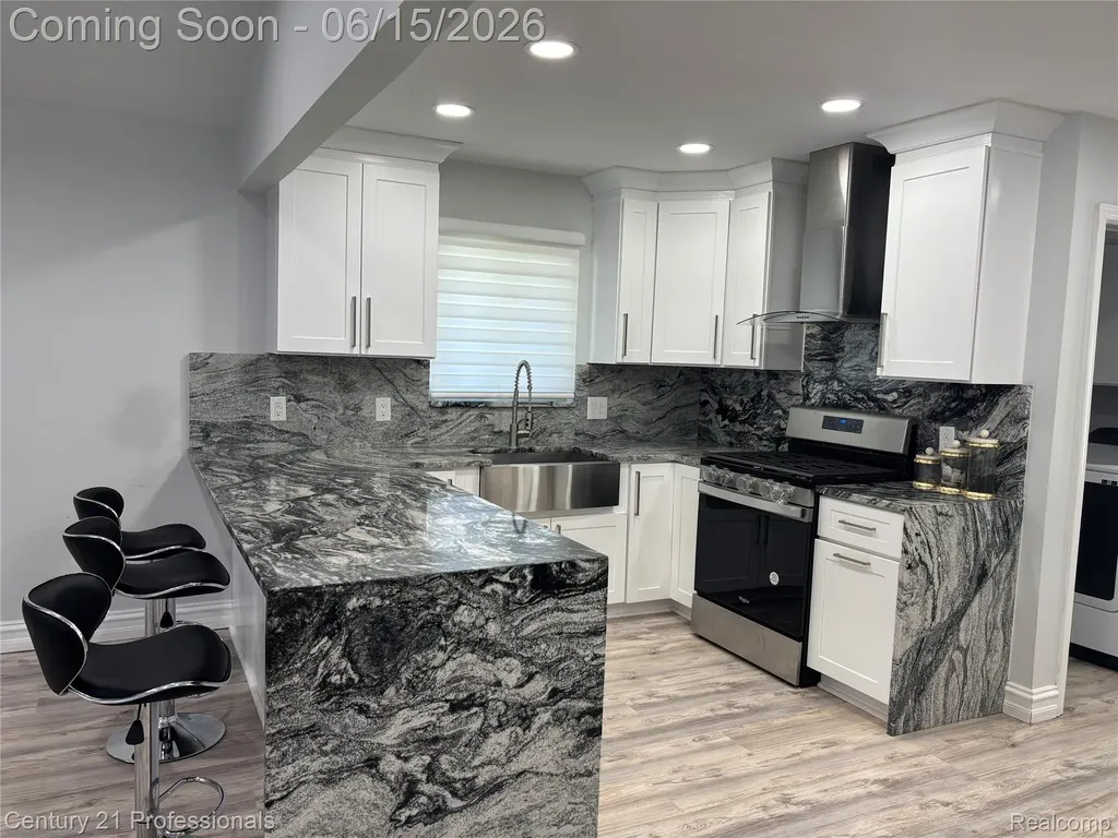 39548 Pinebrook Drive Sterling Heights City MI 48310