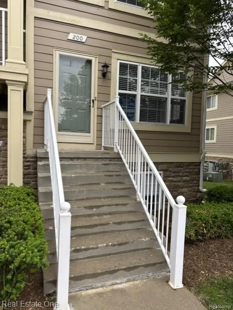 200 Park Green Drive Lake Orion Village MI 48362