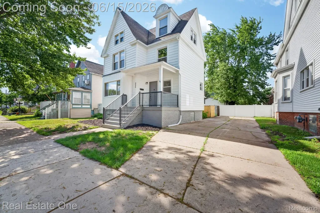 255 Poplar Street Wyandotte City MI 48192