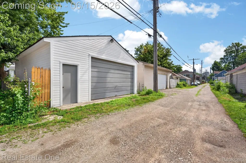 255 Poplar Street Wyandotte City MI 48192