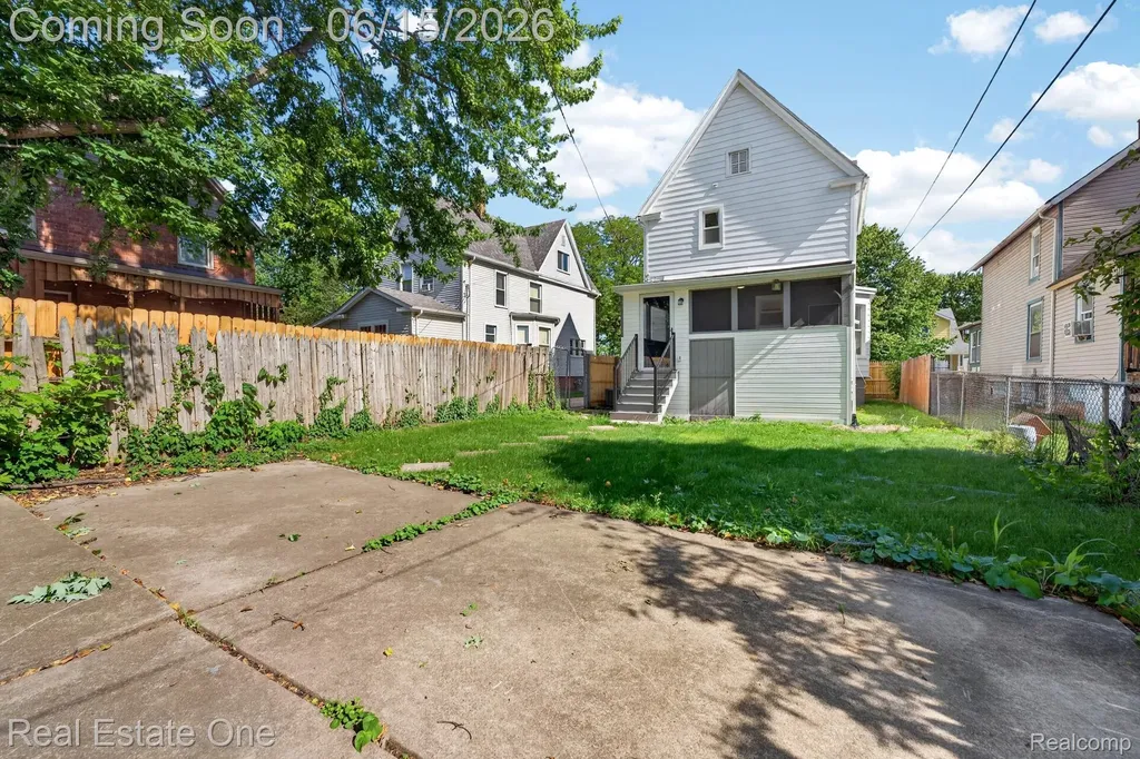 255 Poplar Street Wyandotte City MI 48192