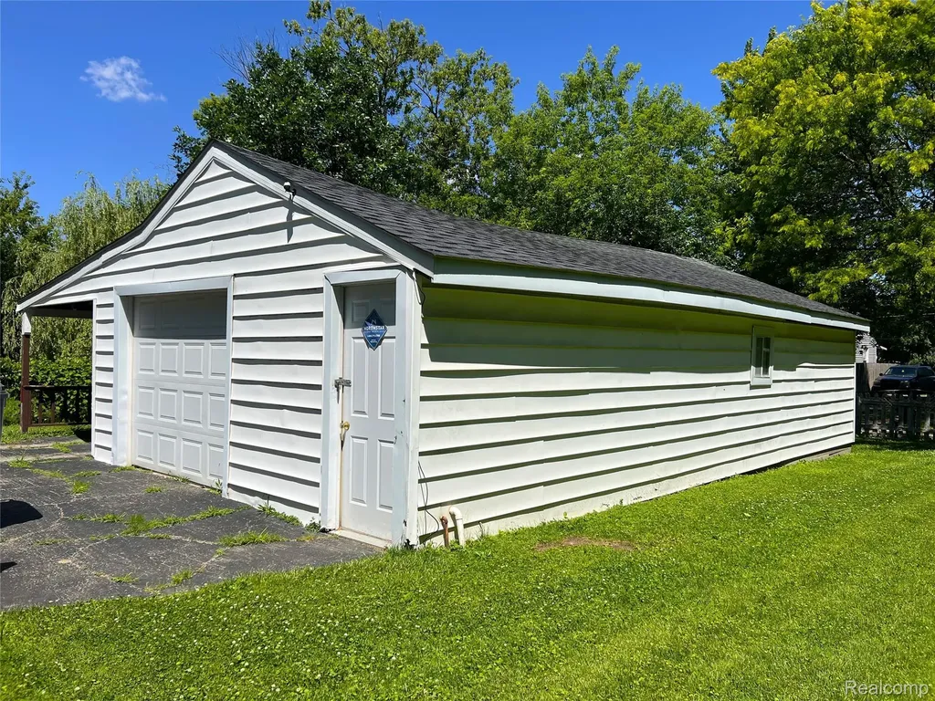 3918 Whitney Avenue Flint City MI 48532