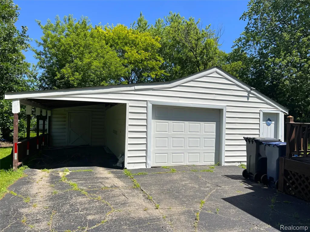 3918 Whitney Avenue Flint City MI 48532