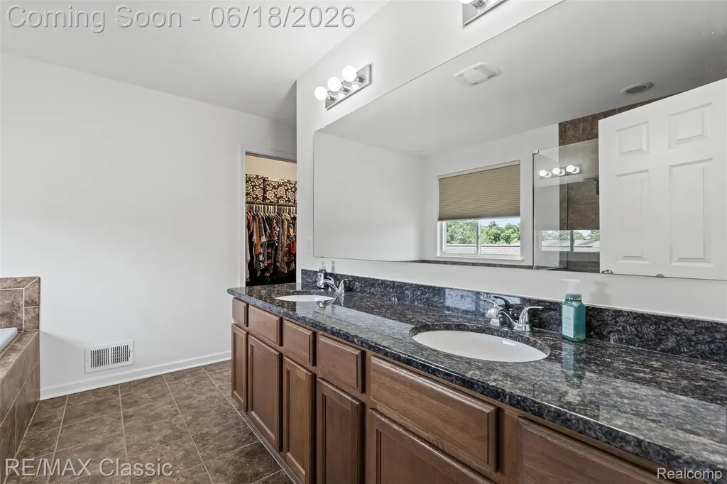 10884 Bouldercrest Drive Green Oak Township MI 48178