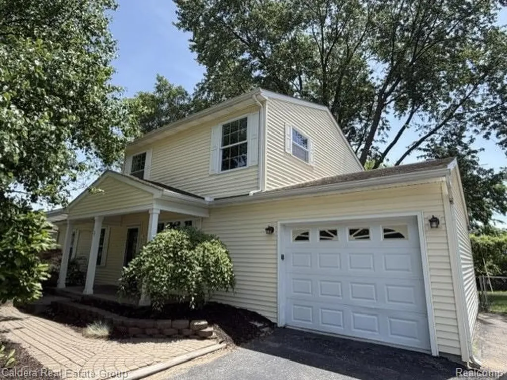 815 Manzano Drive Wolverine Lake Village MI 48390
