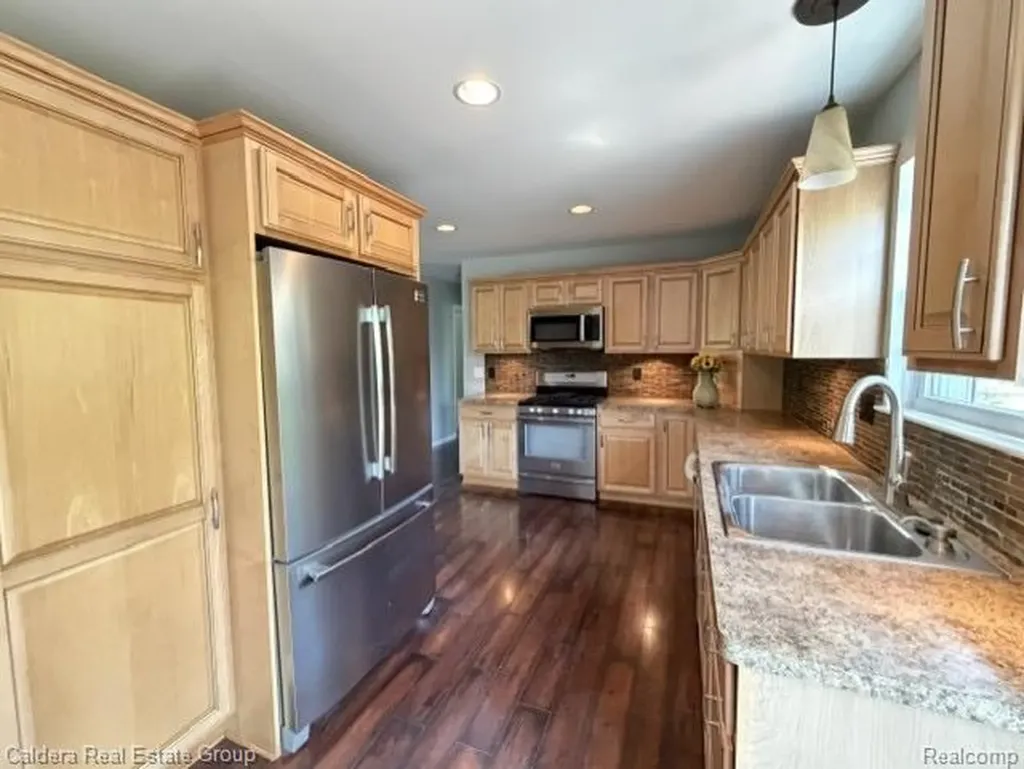 815 Manzano Drive Wolverine Lake Village MI 48390