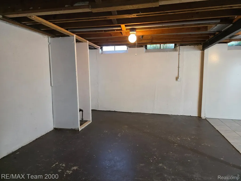 38114 Walnut Street Romulus City MI 48174