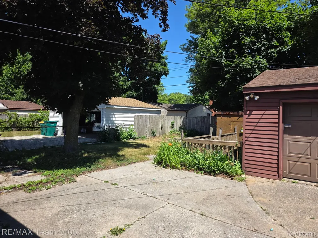 38114 Walnut Street Romulus City MI 48174