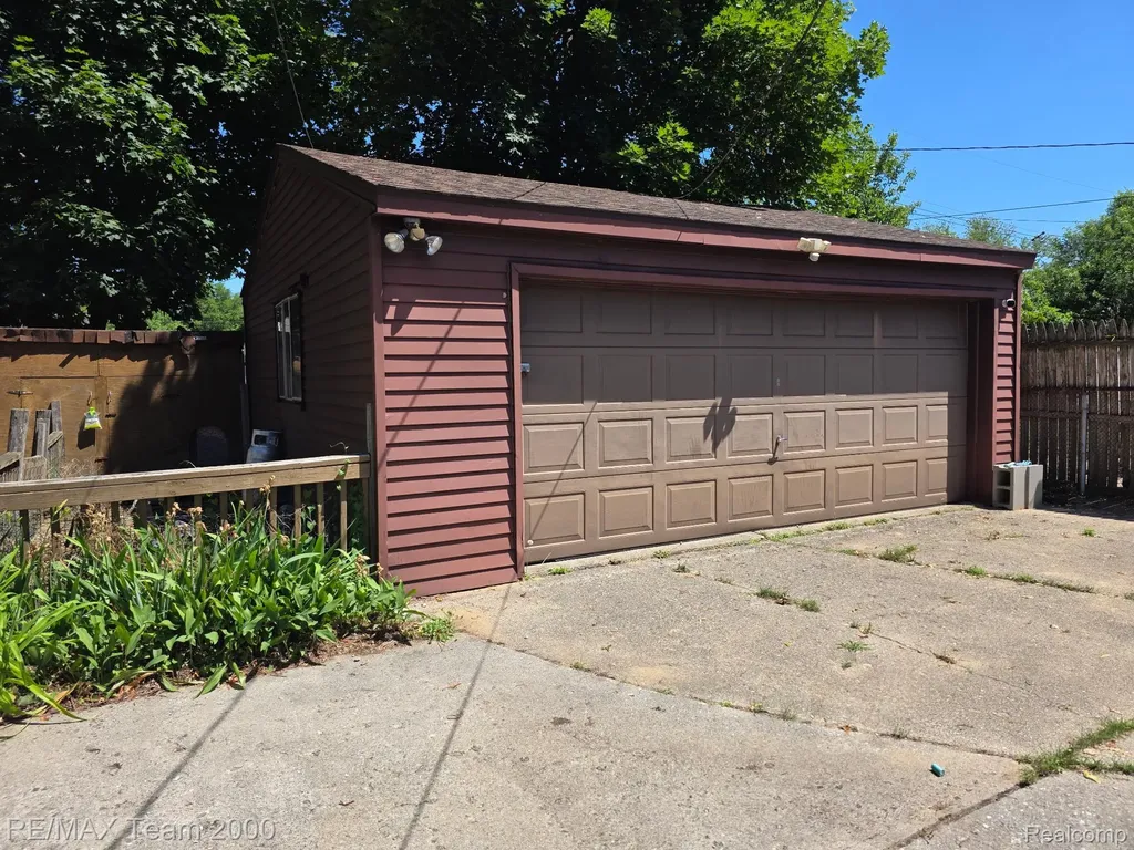 38114 Walnut Street Romulus City MI 48174
