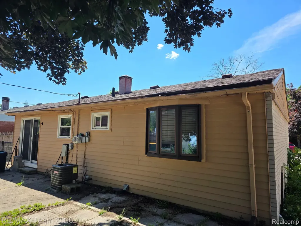 38114 Walnut Street Romulus City MI 48174