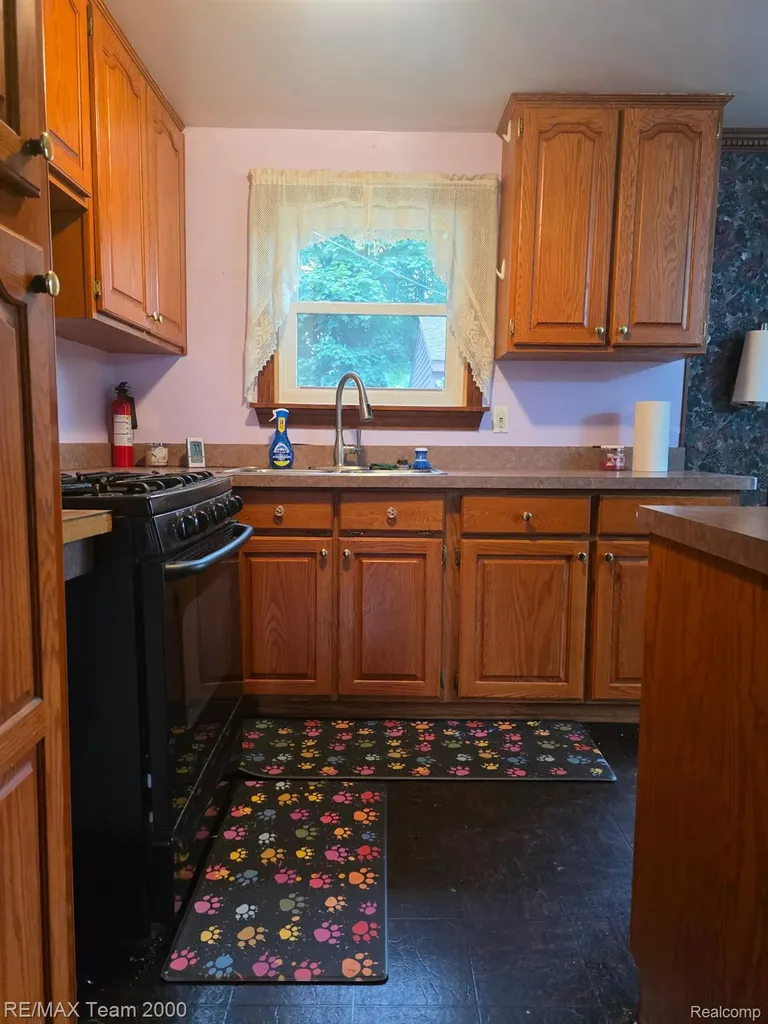 38114 Walnut Street Romulus City MI 48174