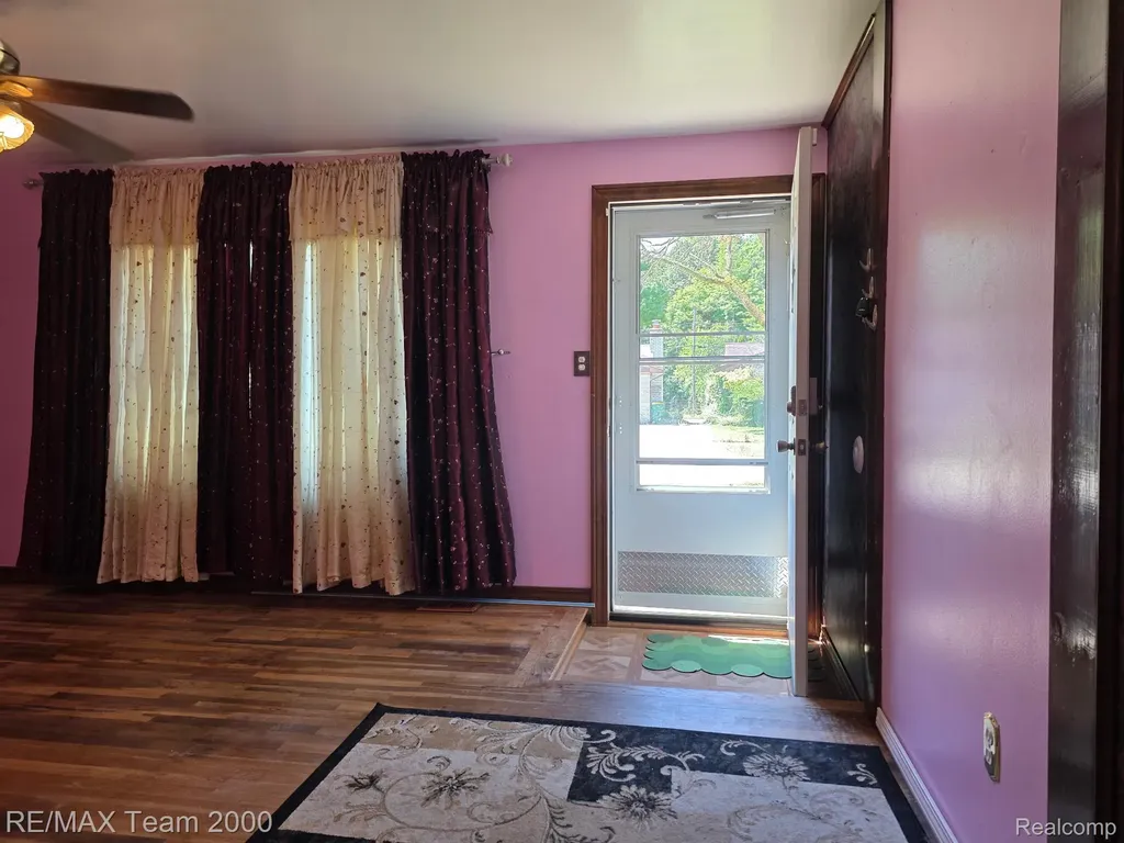 38114 Walnut Street Romulus City MI 48174